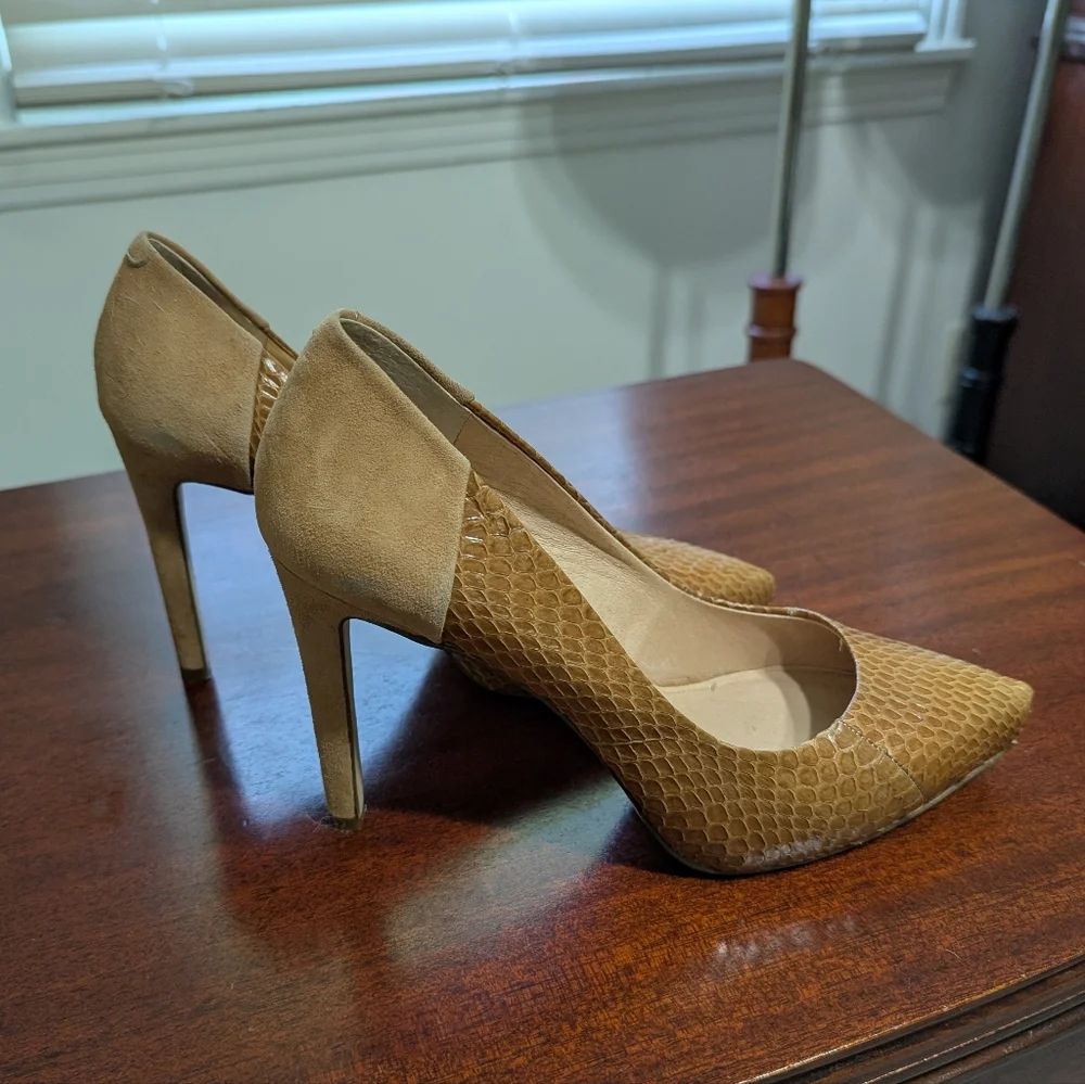 3/$30 Louise Et Cie Suede And Snakeskin Heals - Picture 3 of 7